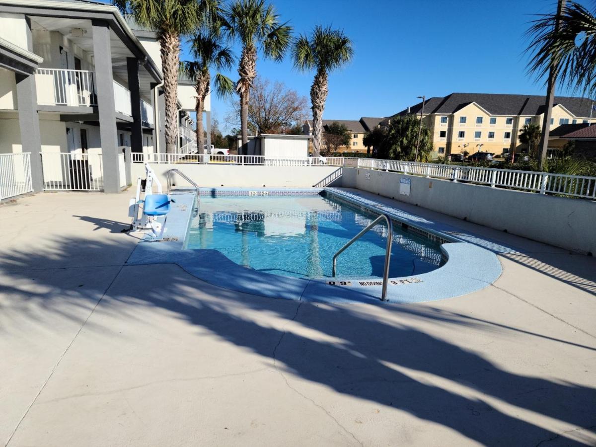 Baymont By Wyndham Marianna Exterior foto