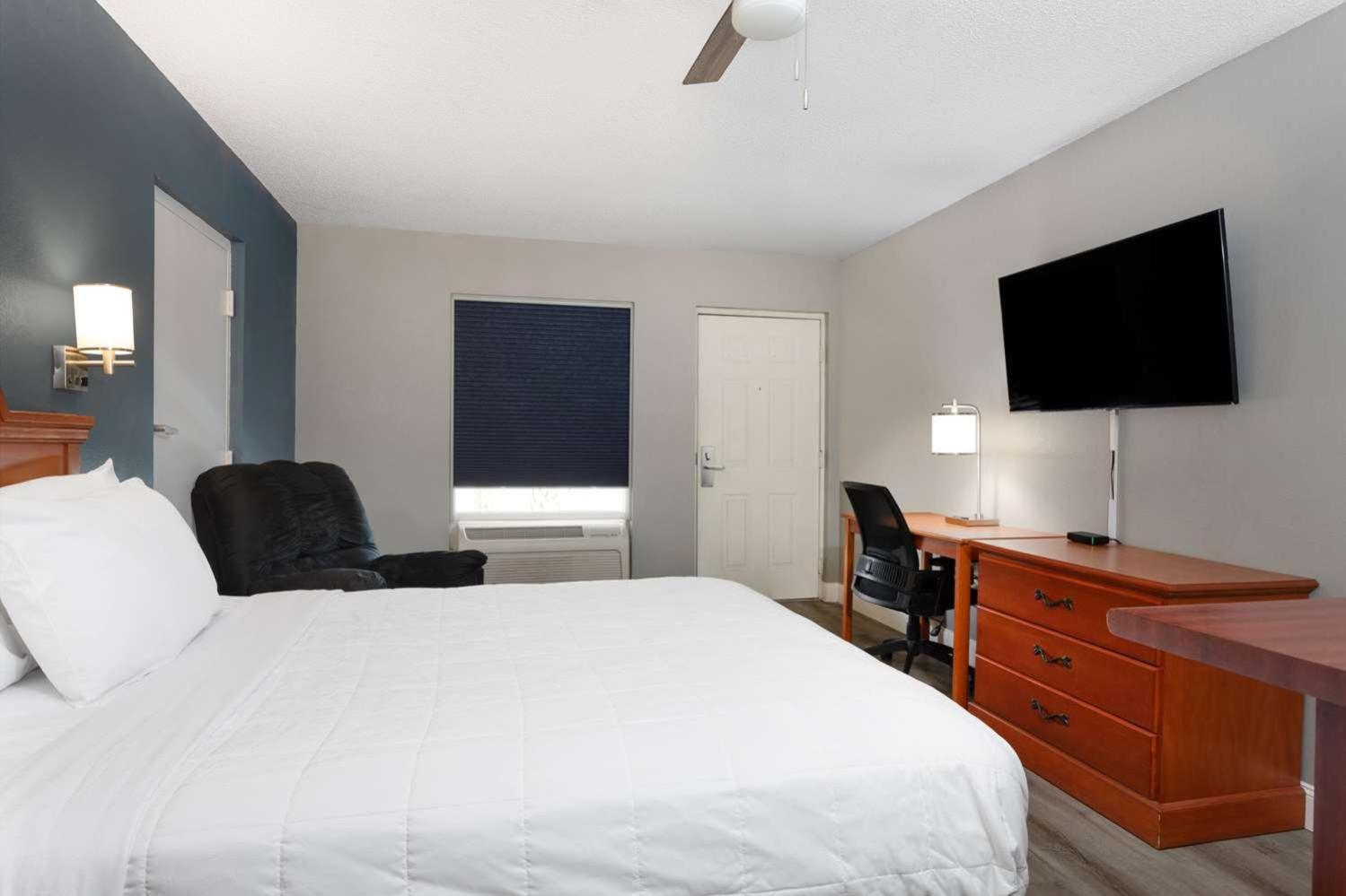Baymont By Wyndham Marianna Exterior foto