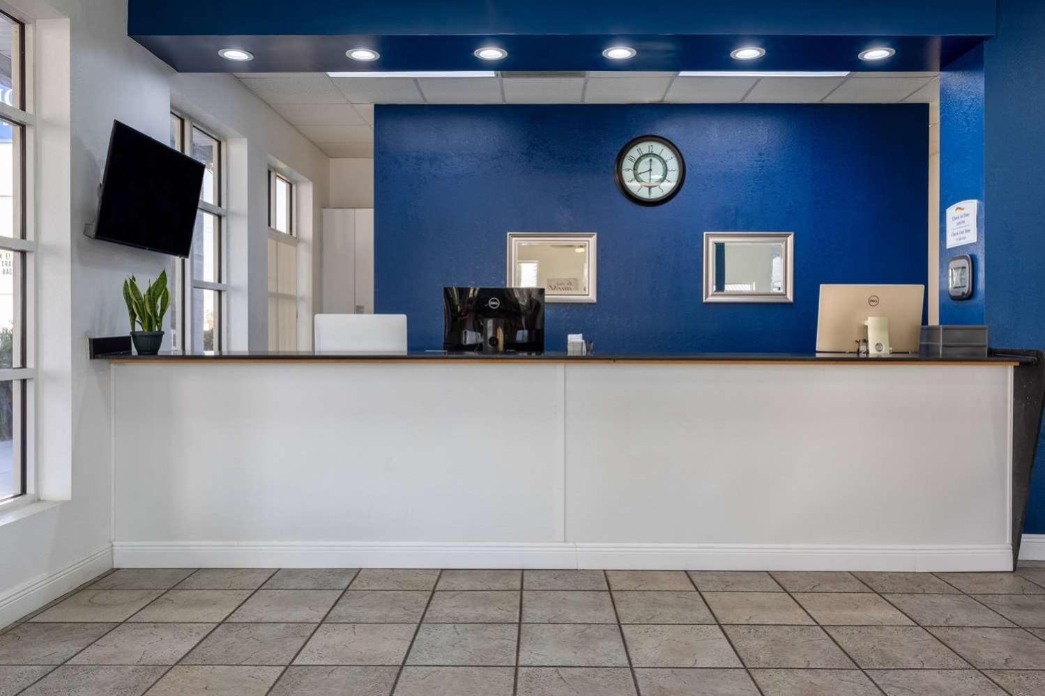 Baymont By Wyndham Marianna Exterior foto